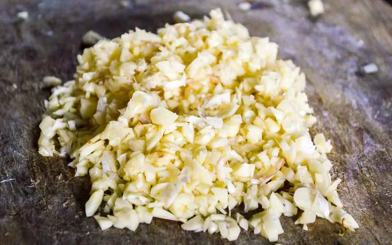 chopped garlic