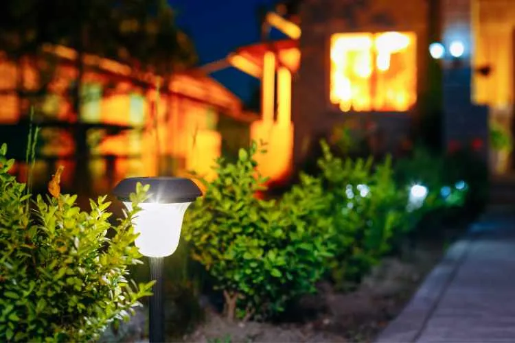 solar powered garden light