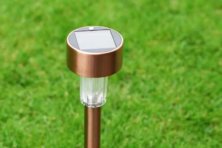 solar powered gold garden light